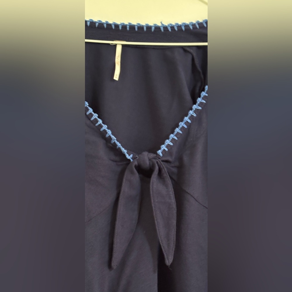 Free People Navy Blue Embroidered Blouse w Juliette Sleeves Sz M - Picture 7 of 16